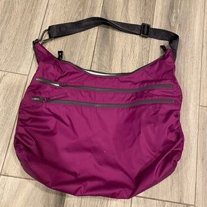 Lululemon athletic/gym bag **LIKE NEW**